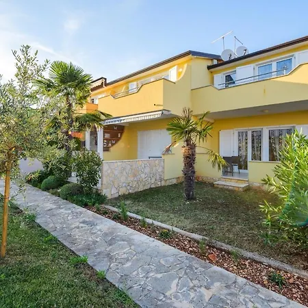 Manfroi House With Gostinjska kuća *