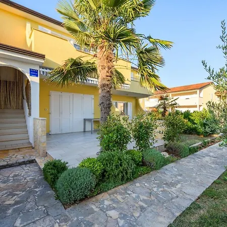 Manfroi House With Gostinjska kuća